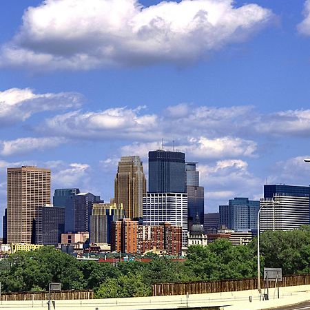 Ramada By Wyndham Minneapolis Golden Valley Εξωτερικό φωτογραφία
