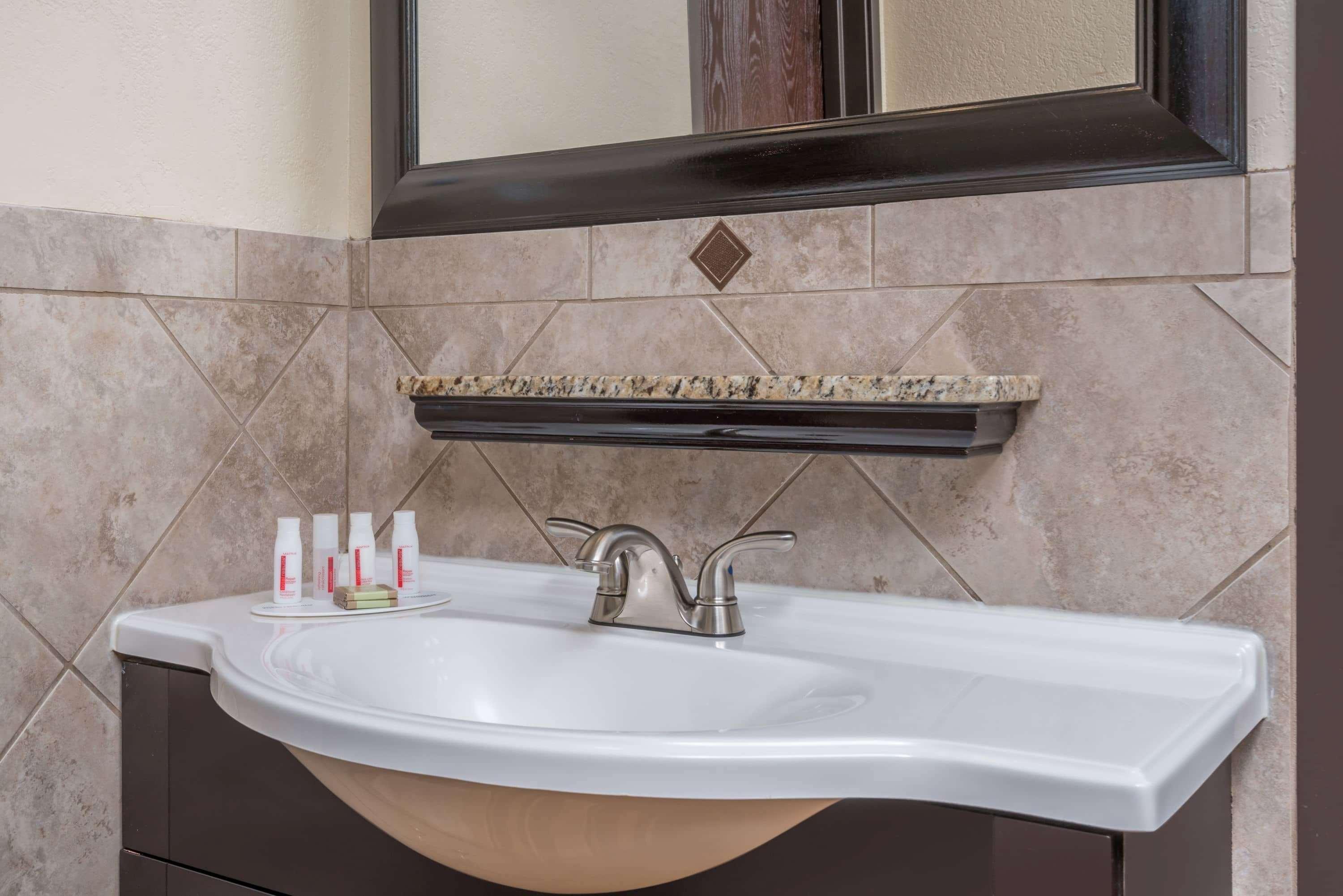 Ramada By Wyndham Minneapolis Golden Valley Εξωτερικό φωτογραφία