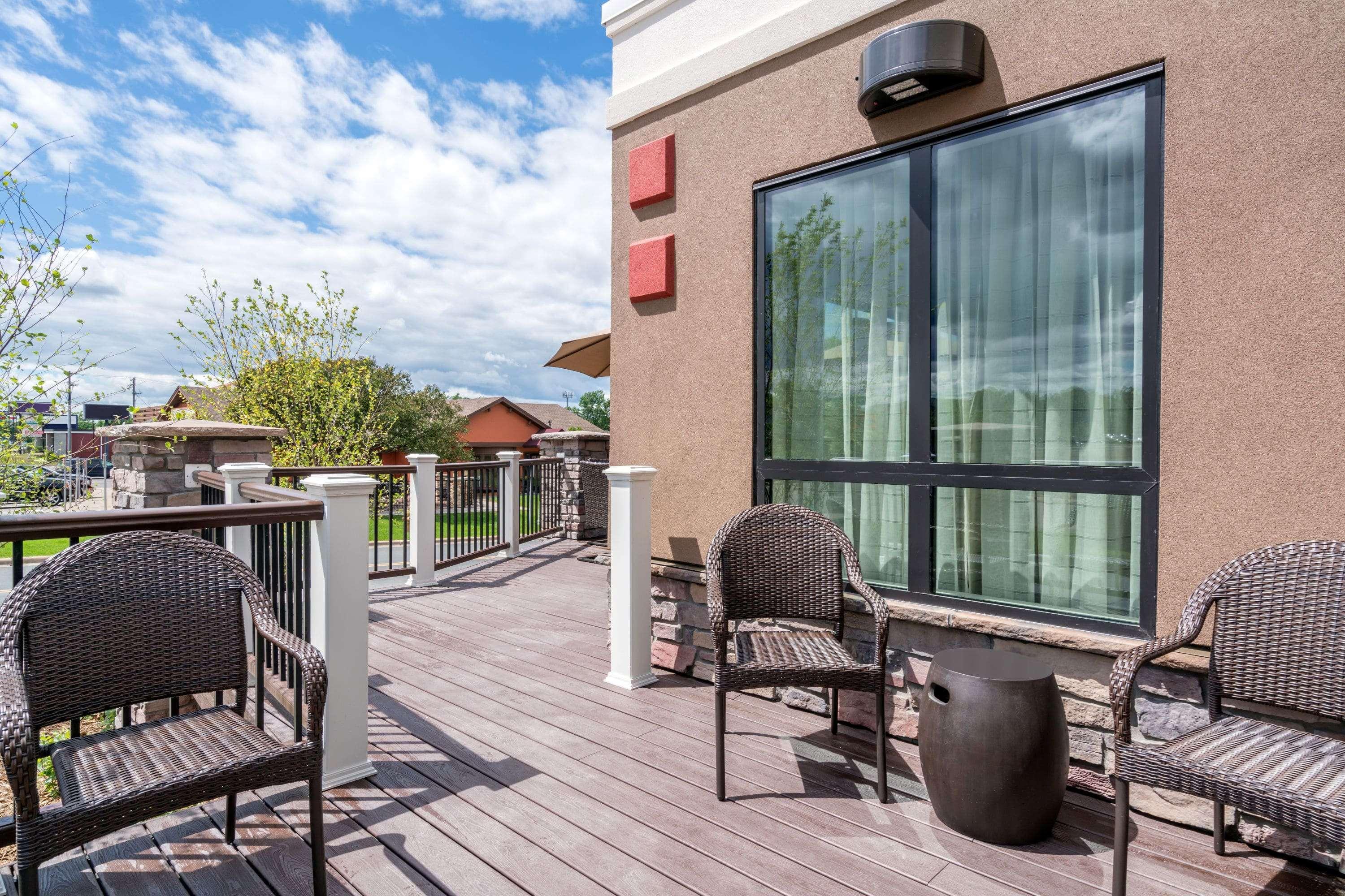 Ramada By Wyndham Minneapolis Golden Valley Εξωτερικό φωτογραφία