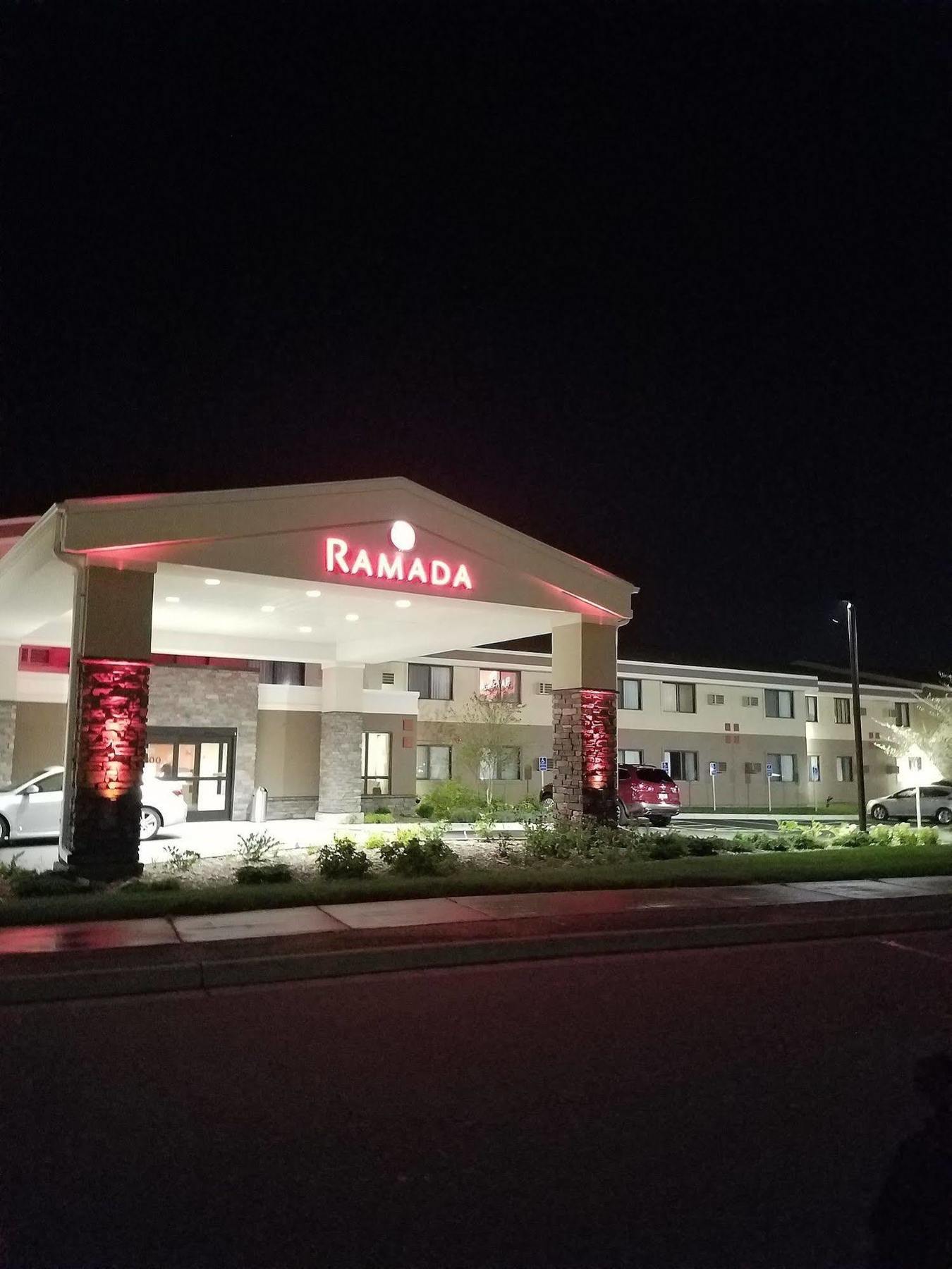 Ramada By Wyndham Minneapolis Golden Valley Εξωτερικό φωτογραφία